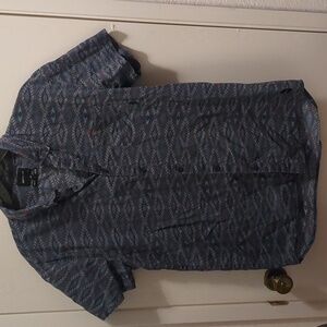 QuickSilver men’s patterned button shirt